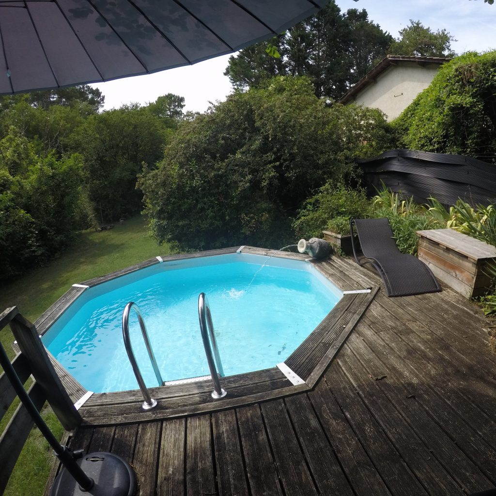 La piscine vue de la terrasse